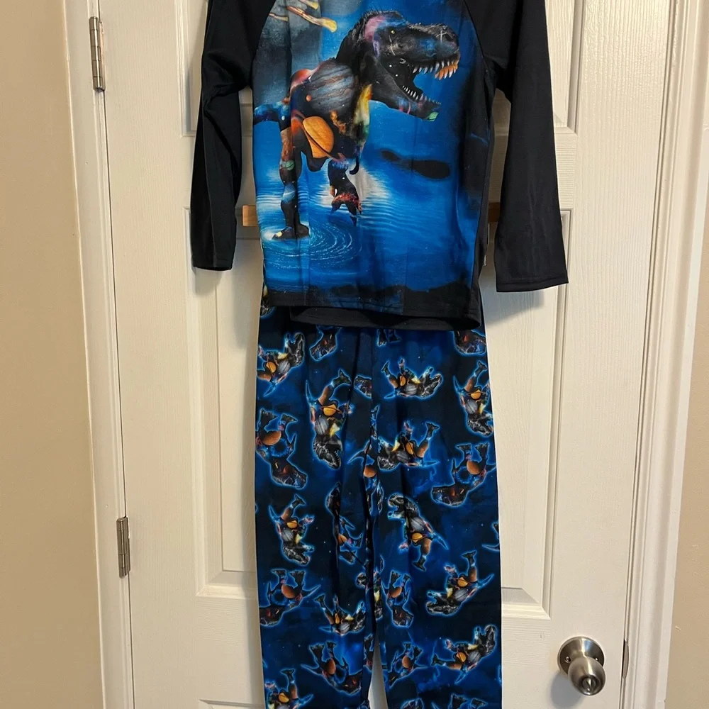 💛 NWT Boys Space Dino Pajama Set - Black and Blue